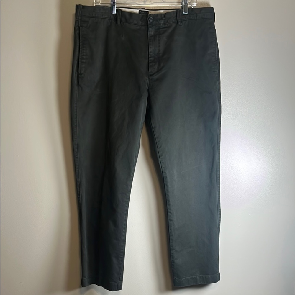 J. Crew Broken In Men's Dark Gray Flat Front Khaki Pants. Sz 38x32